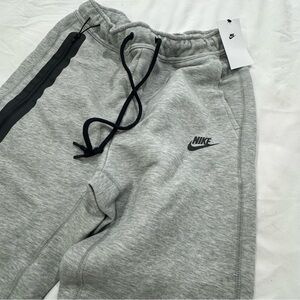 New With Tags Nike Tech Fleece Sweatpants Grey Mens Size Small